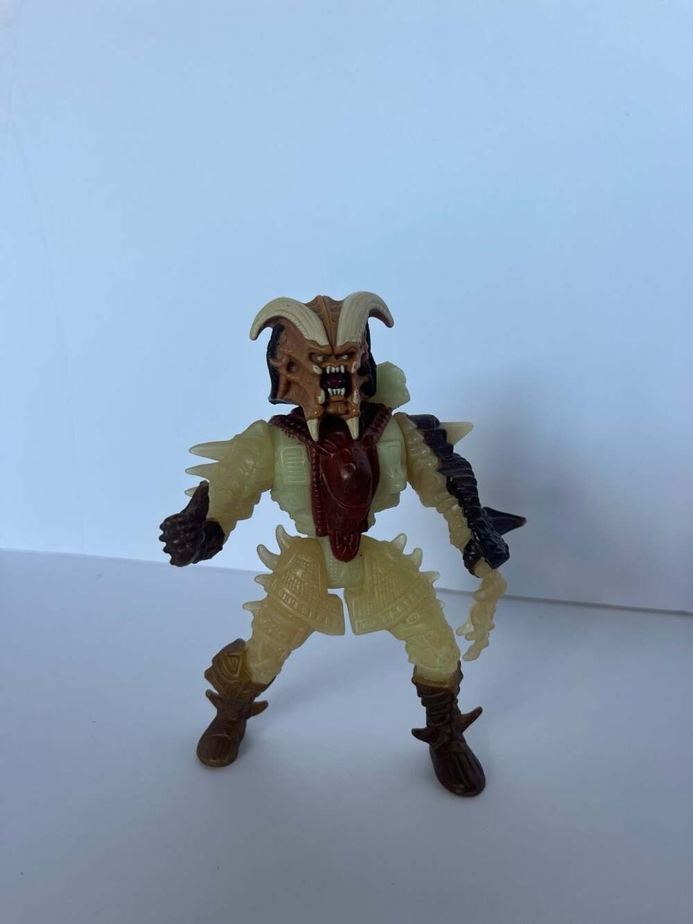 1994 Stalker Predator Action Figure Kenner "Glow-In-The-Dark" GITD. Vintage coll